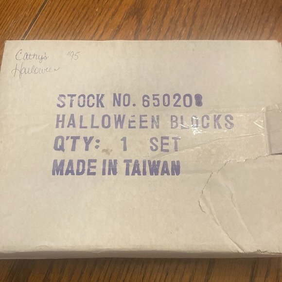 Halloweenn blocks that spell “Halloween” brand new in box vintage 1995 - Picture 5 of 5